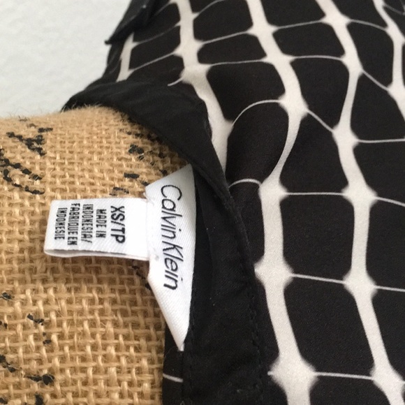 Calvin Klein geometric illusion dress shirt - Picture 3 of 3